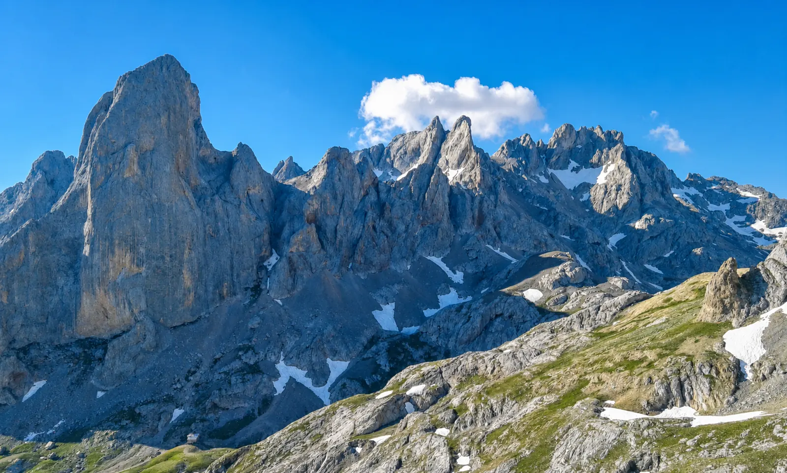 Picu Urriellu, the Naranjo de Bulnes. The peak the whole Picos de Europa is known for, and the reason for the refuge night.